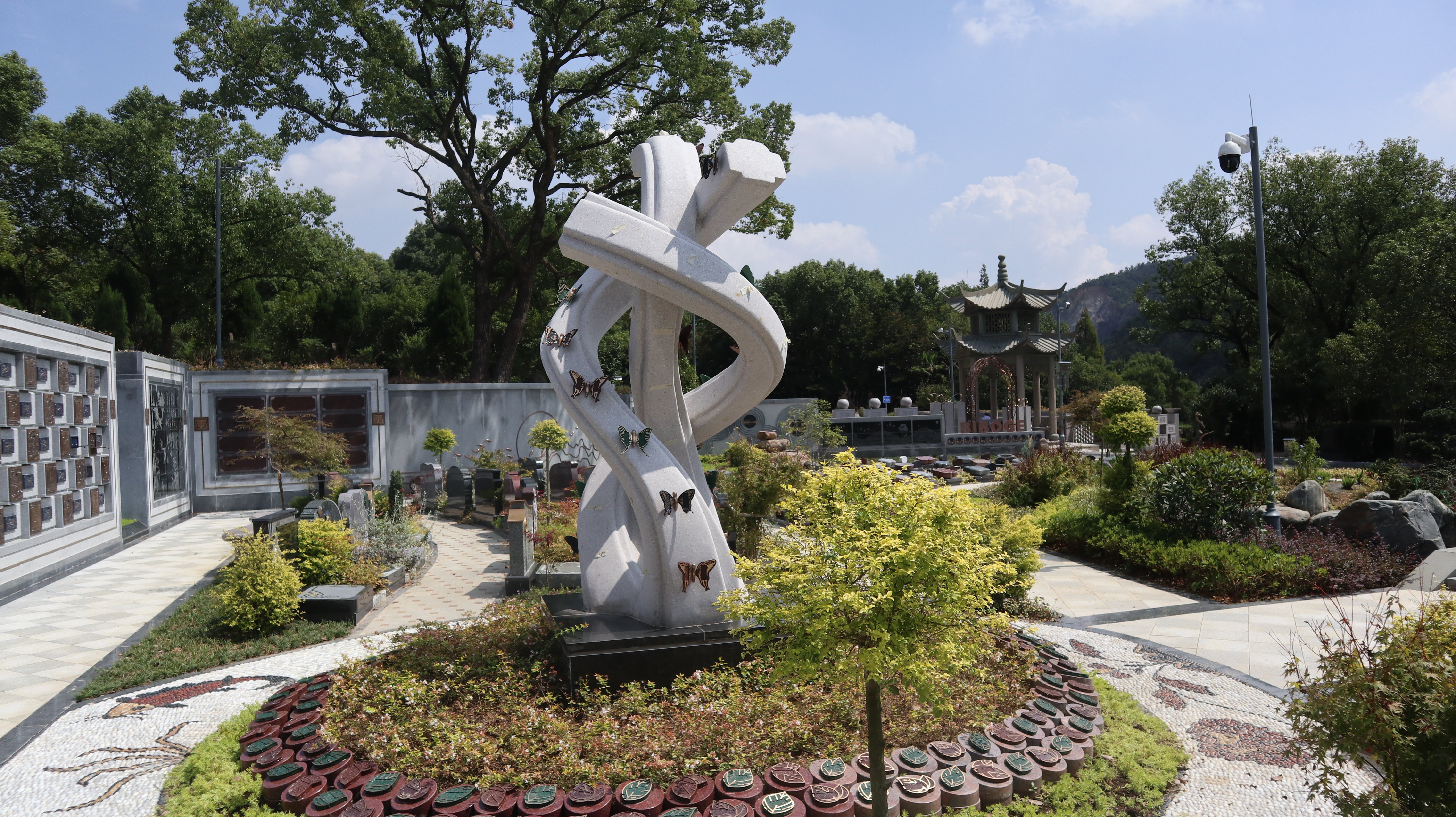 欧宝以”微改造”引领老旧墓园走向绿色生态未来