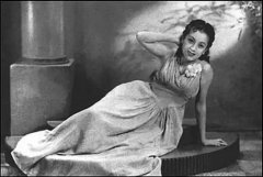 凝视的拓扑学：上官云珠雕塑中的时空褶皱